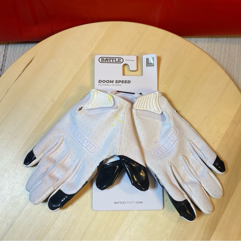Battle Doom Speed Football  Gloves - White youth size L NWT